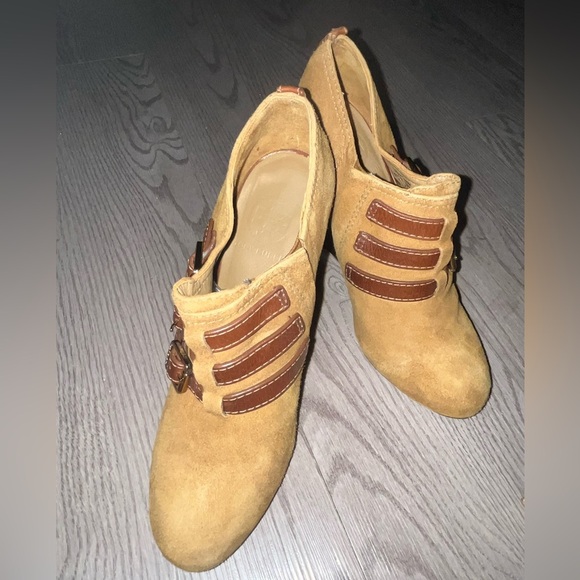 Tory Burch Gabriel High Wedge, Size 7M - Picture 4 of 16